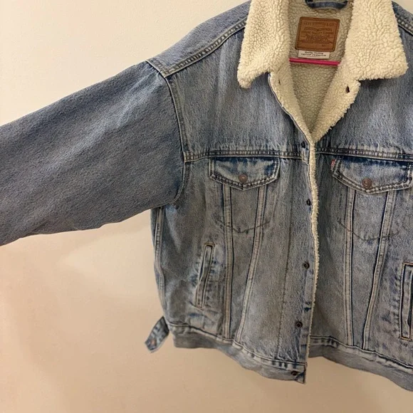 Levi's Light Blue Denim Jacket with Cream Sherpa - Picture 2 of 5